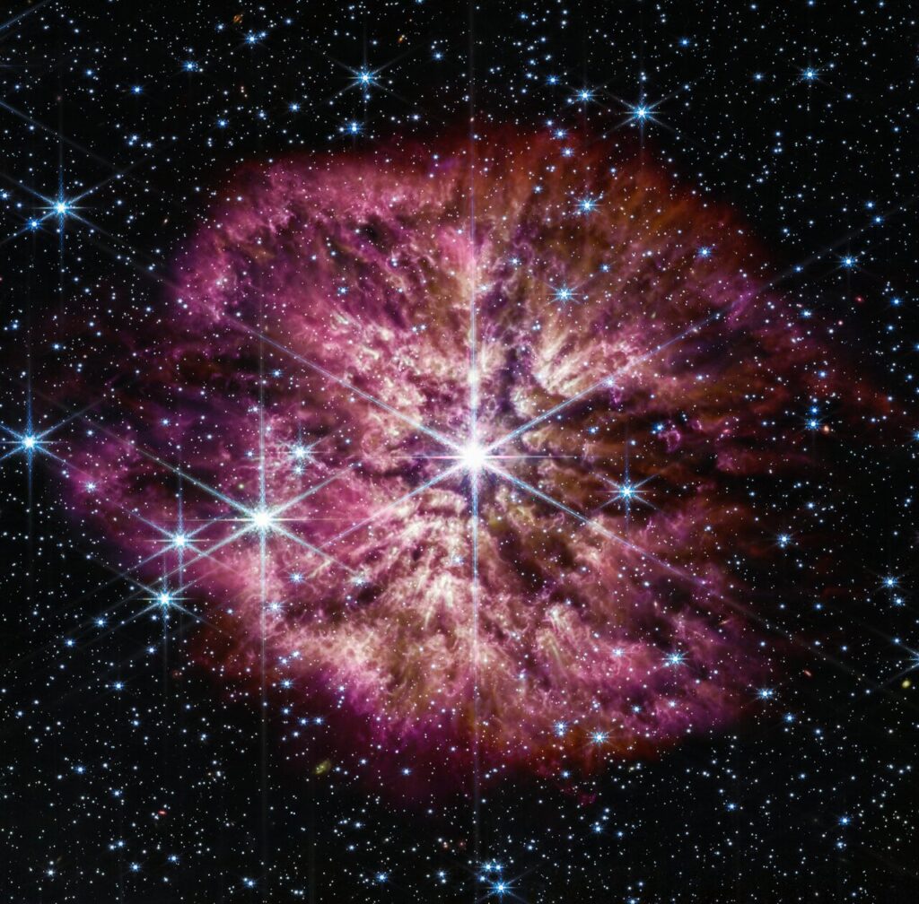 Wolf-Rayet WR 124 prelude to a supernova