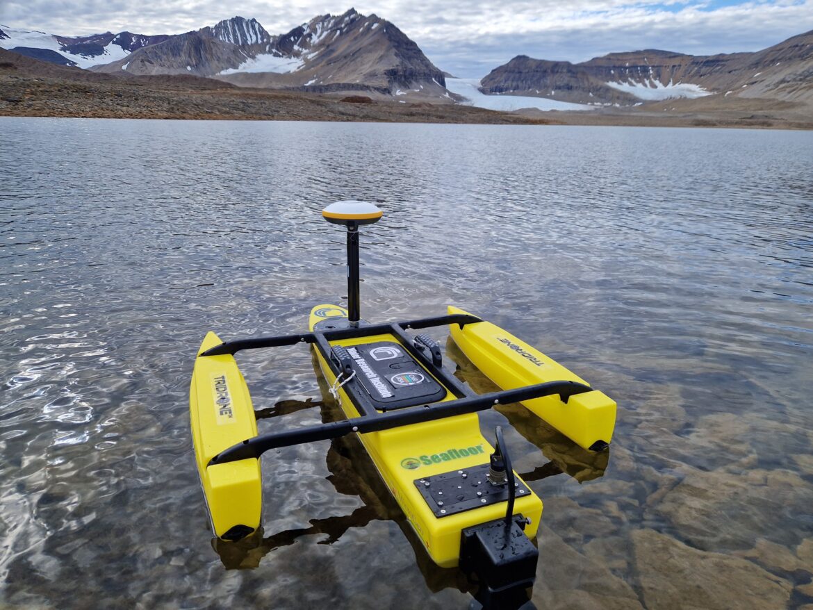Ricerca ecologica e avanzamento tecnologico in Artico: il progetto PRA “EcoClimate” il drone utilizzato / credits: E. Calizza