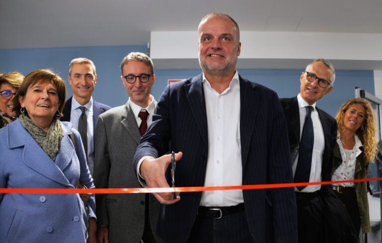 Taglio del nastro col Rettore Stefano Geuna