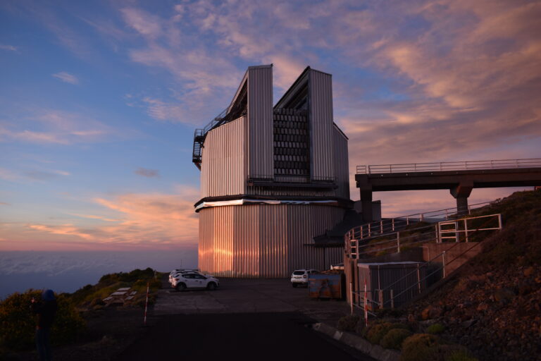 Il Telescopio Nazionale Galileo (TNG) di INAF, un telescopio di 3,58 metri di diametro situato sulla sommità dell'isola di San Miguel de La Palma. Il TNG è il più importante strumento ottico della comunità astronomica italiana. Crediti: G. Mantovan/Università di Padova - INAF