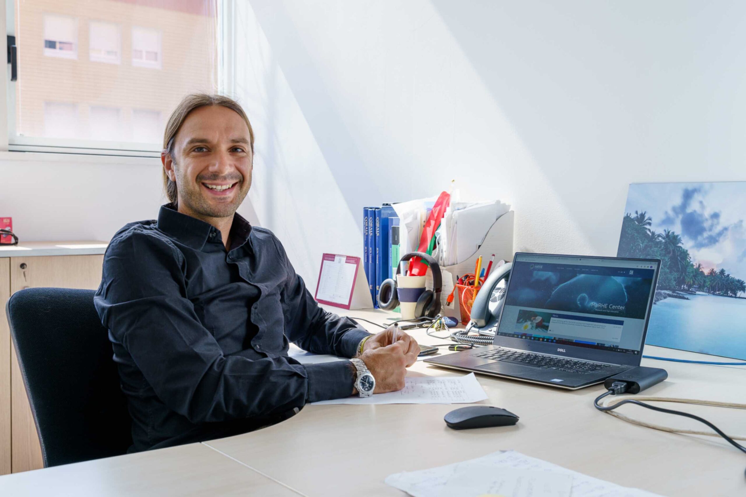Simone Montano per Map The Giants in Bicocca. Simone Montano, ricercatore del Dipartimento di Scienze dell'ambiente e della terra (DISAT) e del MaRHE Center dell'Università di Milano-Bicocca, è il team leader di “Map the Giants”