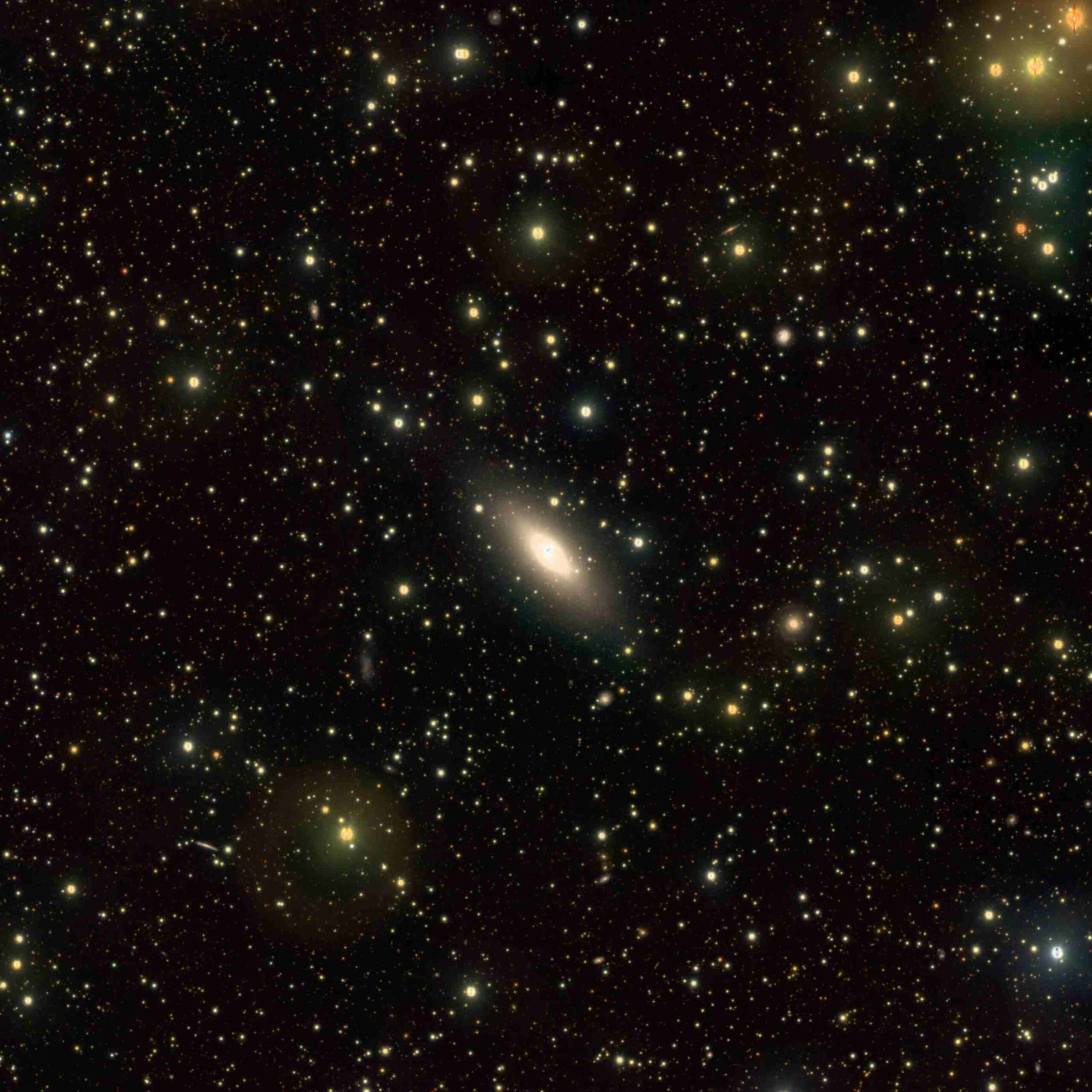 Immagine della galassia irregolare NGC 5253, che si trova a circa 11 milioni di anni luce da noi, ripresa dal telescopio italiano VST (VLT Survey Telescope) gestito dall’Istituto Nazionale di Astrofisica (INAF) presso l’Osservatorio ESO di Paranal, in Cile. Crediti: INAF/VST-SMASH/C. Tortora et al. (2024)