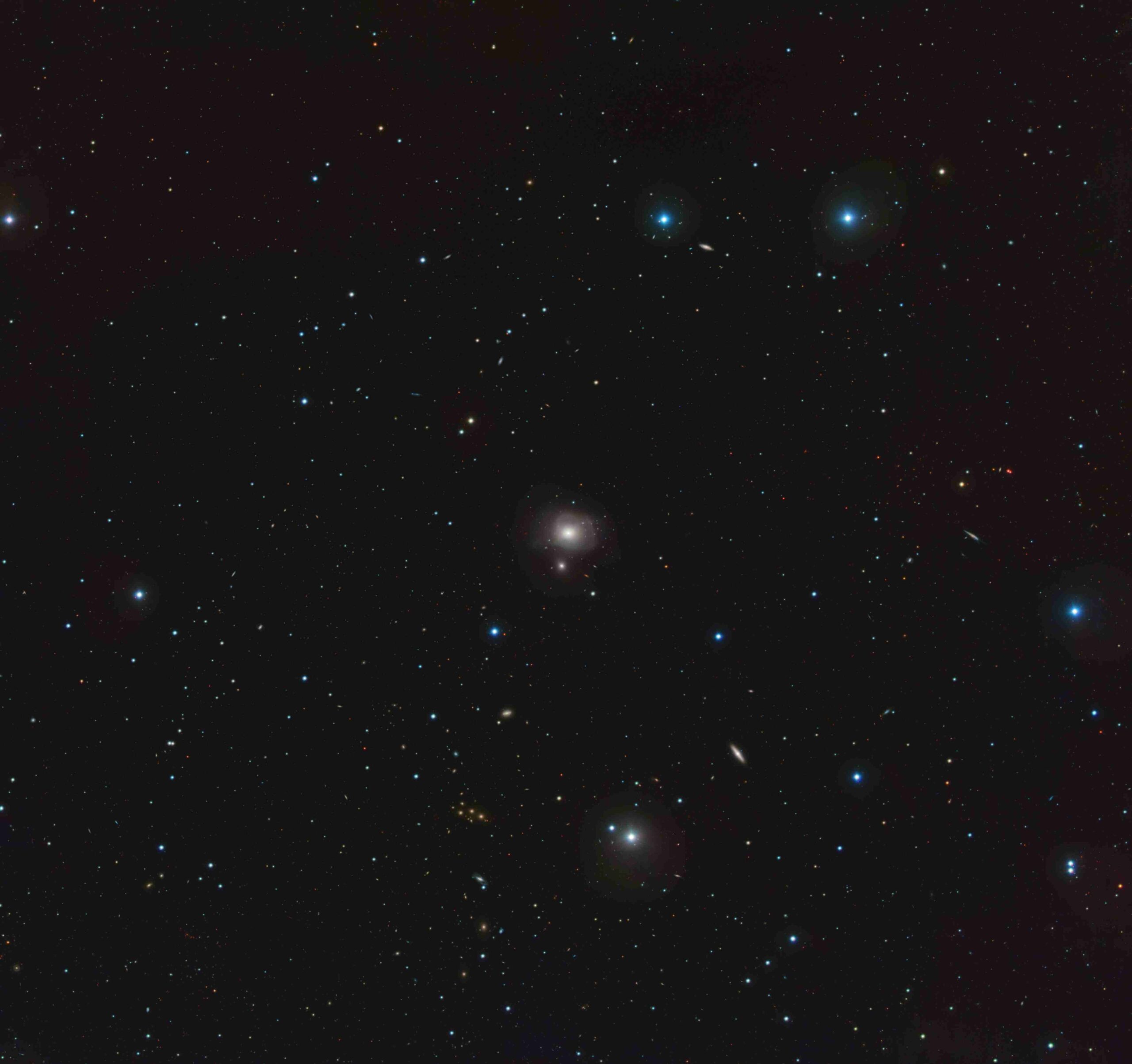 Il gruppo di galassie NGC 3640, centrato intorno all’omonima galassia, osservato con il VST. Crediti: ESO/INAF/M. Mirabile et al.
