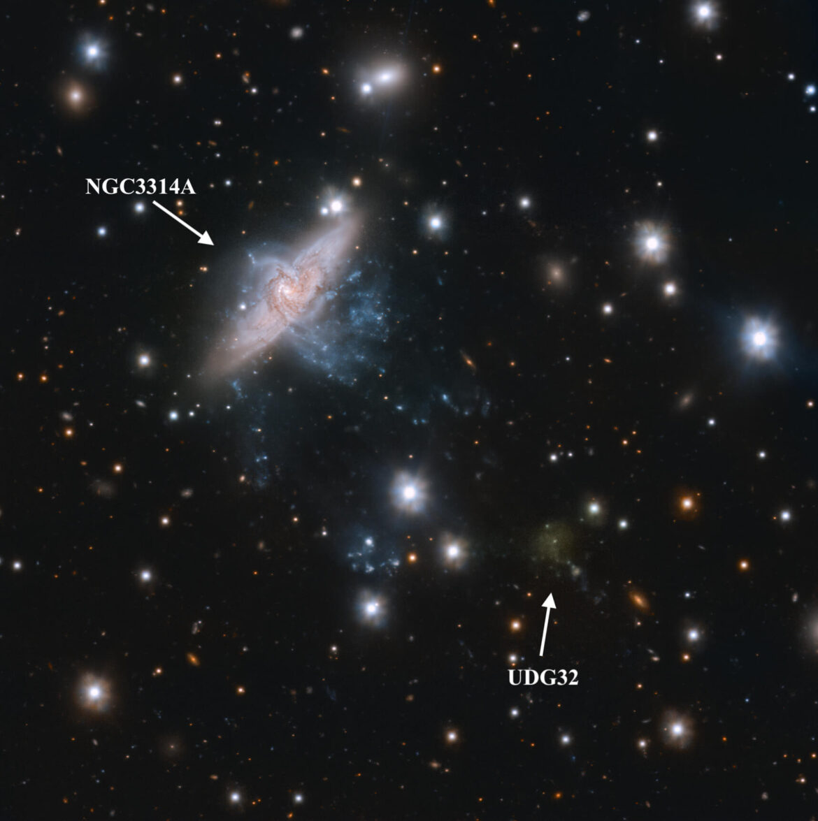 moti di rotazione stelle galassie ultra diffuse Immagine delle galassie NGC3314 e UDG32 acquisite con la OmegaCAM installata al telescopio VST. Crediti: ESO/INAF - E. Iodice