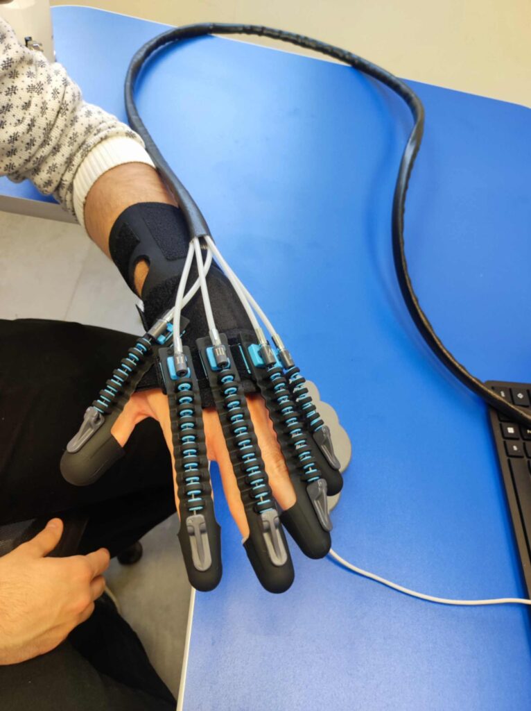 Gloreha Sinfonia Plus: una palestra robotica per la riabilitazione della mano e dell’arto superiore
