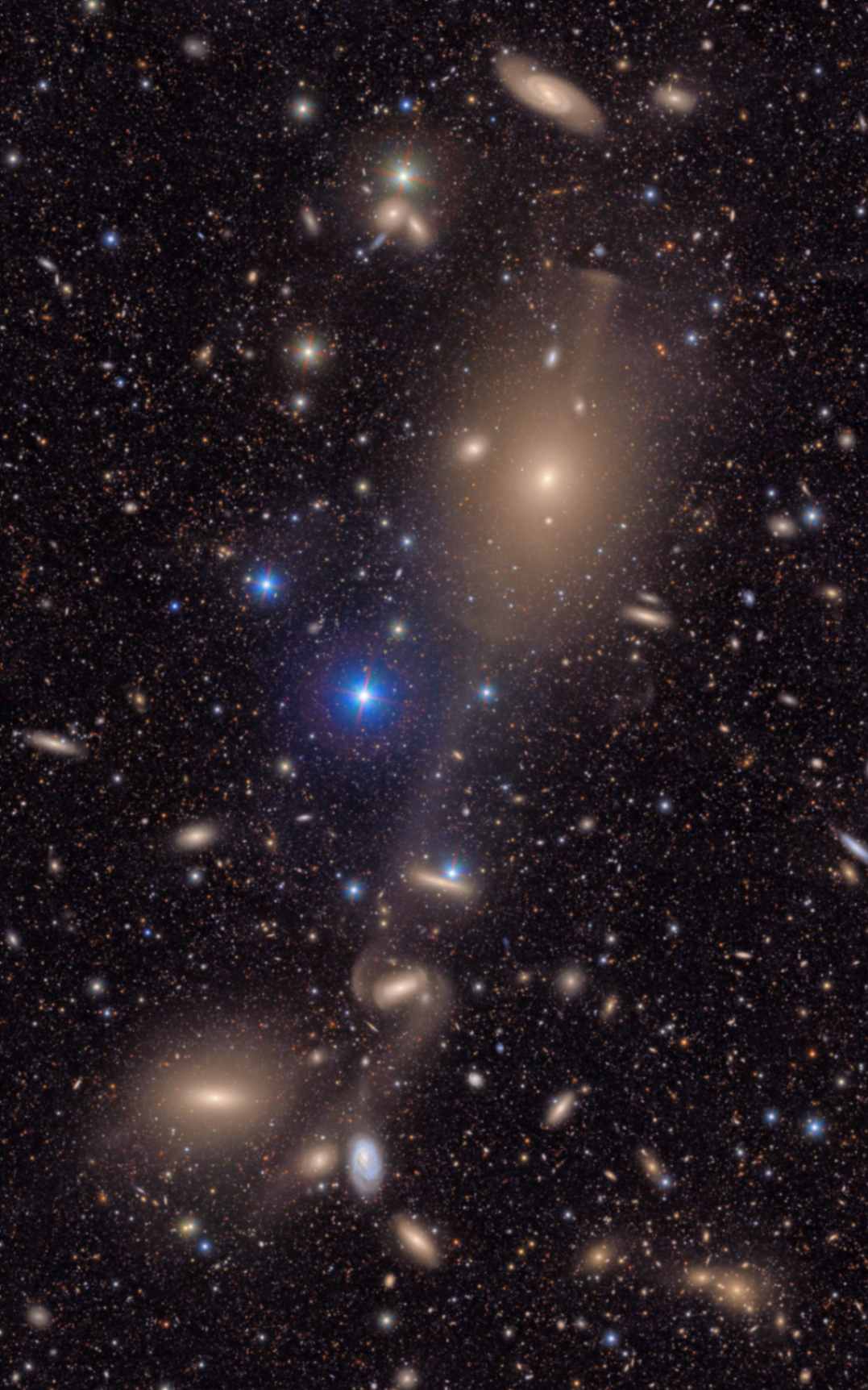 Questa immagine mostra un’altra sezione della vista complessiva dell’ammasso della Vergine ottenuta dal Vera C. Rubin Observatory. In primo piano le brillanti stelle della Via Lattea, mentre sullo sfondo si distinguono numerose galassie lontane. Crediti: NSF-DOE Vera C. Rubin Observatory