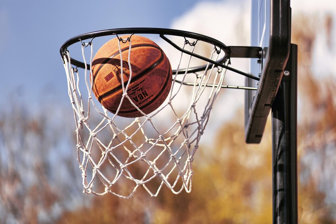 il basket, uno degli sport d'invasione