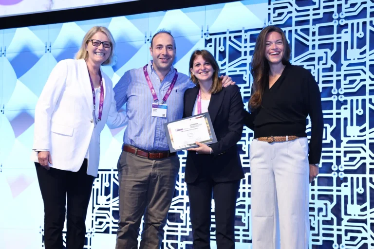 Metodo matematico applicato alla serie dalle misure della frequenza cardiaca per stabilire se la dinamica del sistema cardiovascolare è regolare Al centro Martina Bianco, alla sua sinistra Riccardo Valenza Un metodo matematico applicato alla serie ricavata dalle misure della frequenza cardiaca e ha stabilito che la dinamica del sistema cardiovascolare è regolare